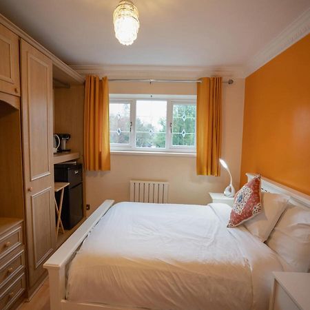 Oyo Oakcroft Guest House Manchester Airport Ringway Bagian luar foto
