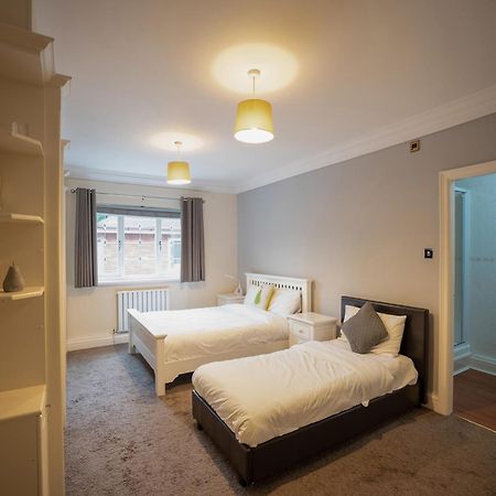 Oyo Oakcroft Guest House Manchester Airport Ringway Bagian luar foto