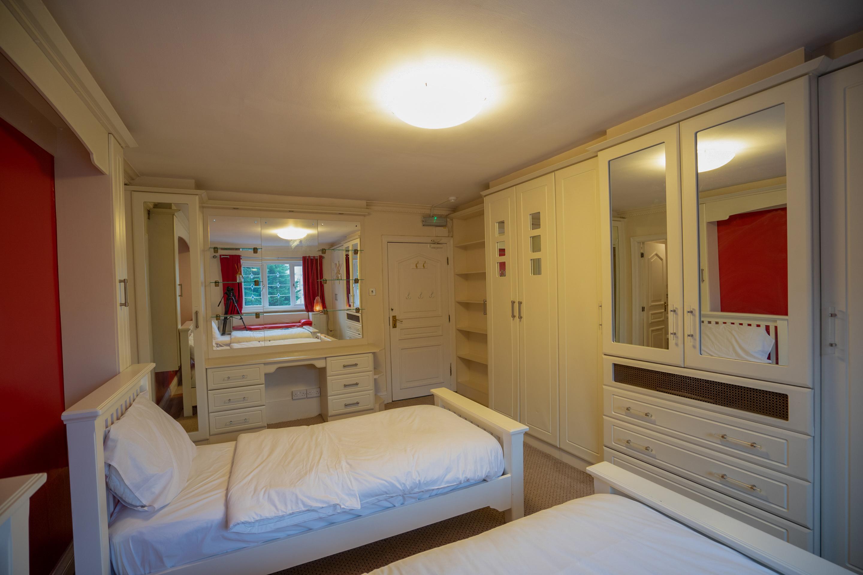 Oyo Oakcroft Guest House Manchester Airport Ringway Bagian luar foto