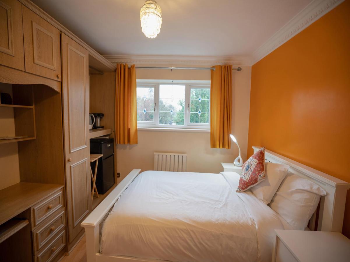 Oyo Oakcroft Guest House Manchester Airport Ringway Bagian luar foto