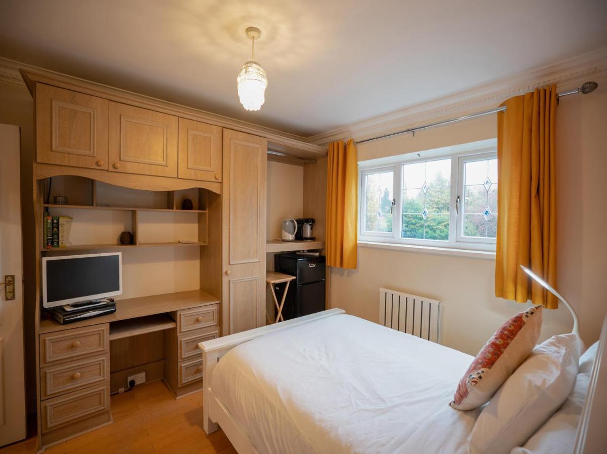 Oyo Oakcroft Guest House Manchester Airport Ringway Bagian luar foto