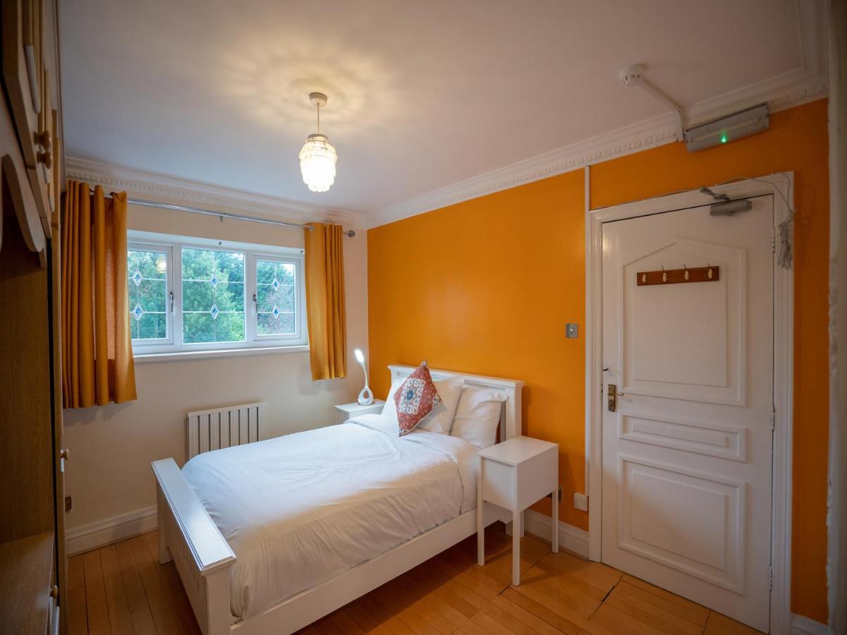 Oyo Oakcroft Guest House Manchester Airport Ringway Bagian luar foto