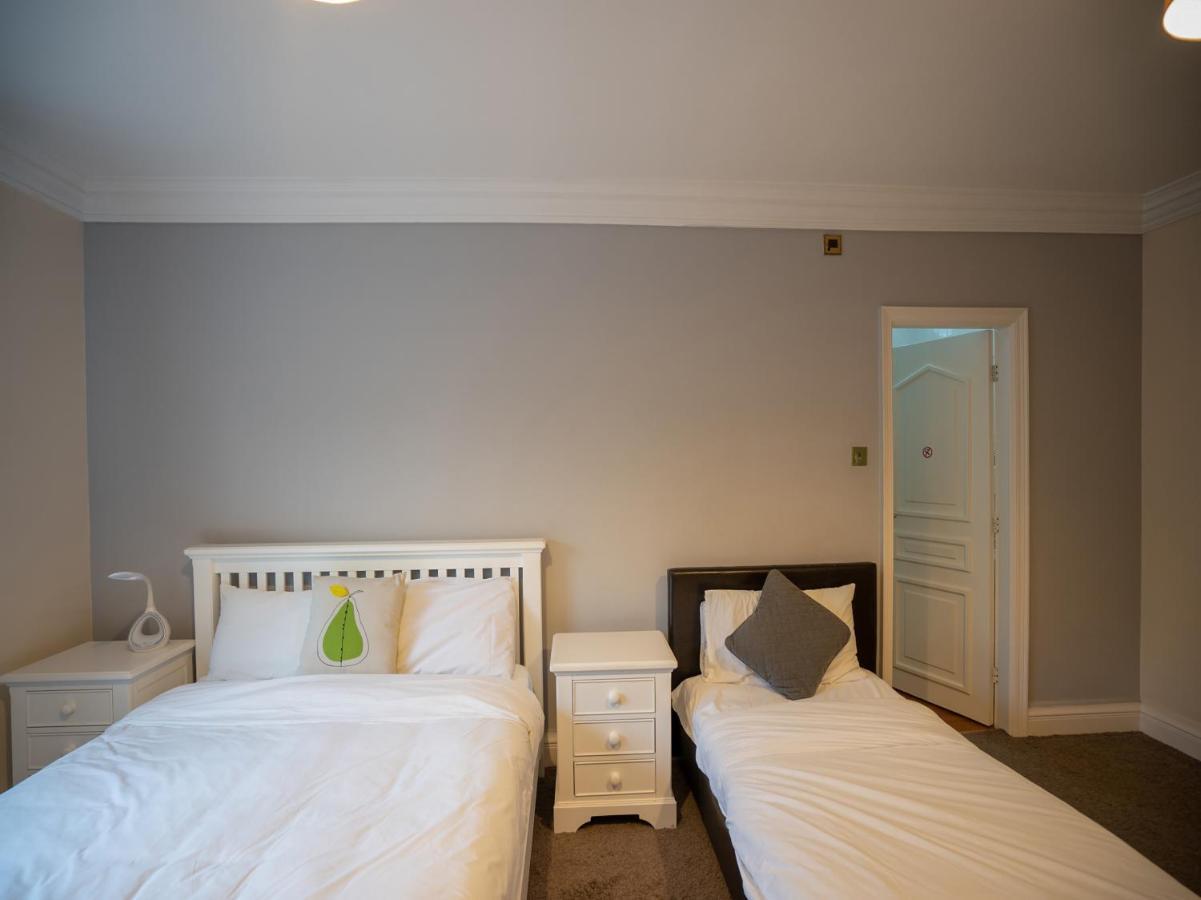 Oyo Oakcroft Guest House Manchester Airport Ringway Bagian luar foto