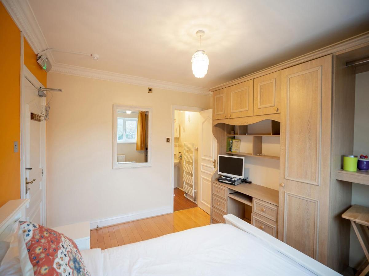 Oyo Oakcroft Guest House Manchester Airport Ringway Bagian luar foto