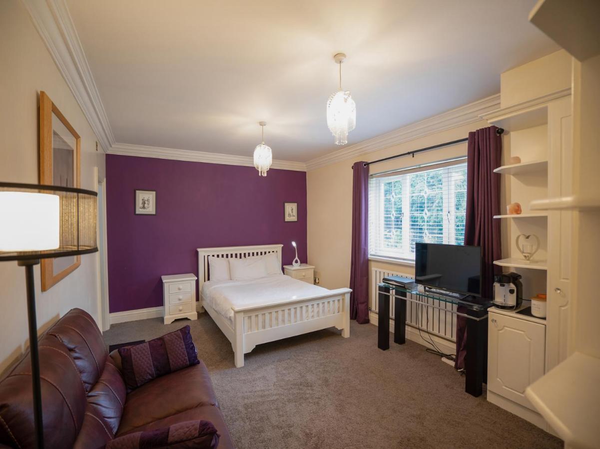 Oyo Oakcroft Guest House Manchester Airport Ringway Bagian luar foto